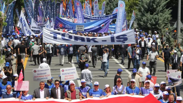 Kamu işçilerinin toplu iş sözleşmelerinde son durum ne? – BBC News Türkçe