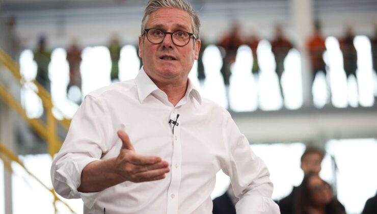 Starmer, Farage’den çalışan insanlara ‘derslere’ ihtiyacı olmadığını söylüyor