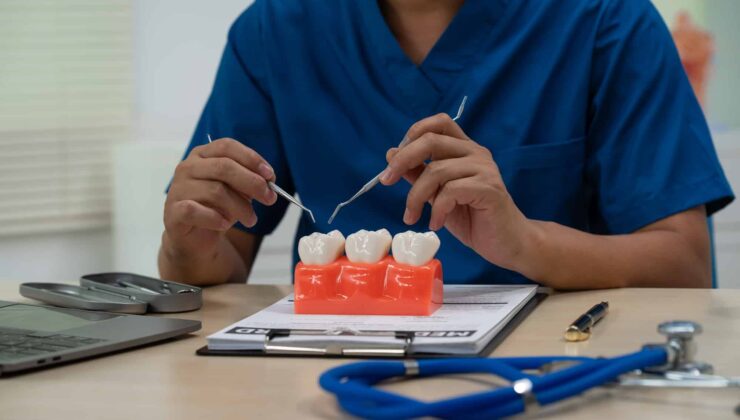 Bilgelik dişlerinin çıkarılması sırasında ağrı yönetimi seçenekleri