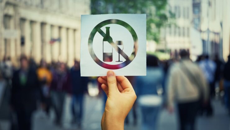 ABD’deki yasak neden alkol tüketimini azaltmak yerine organize suçu artırdı?