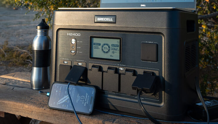 Mighty Grecell 2.400 W UPS Taşınabilir Güç İstasyonu, konum çekimleri için