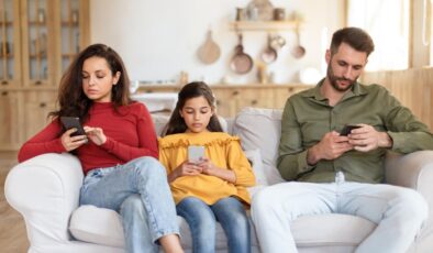 Akıllı telefonlar arkadaşlar mı yoksa düşmanlar mı ilişkilerde?
