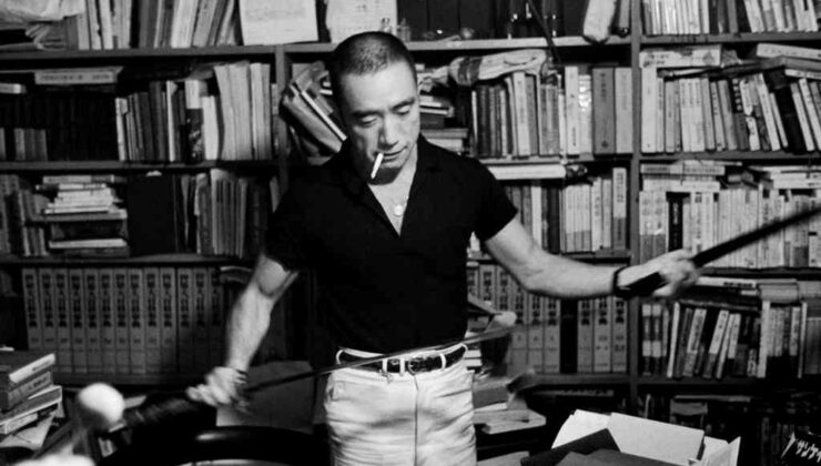 Yukio Mishima: Japonya’nın Kötü Şöhretli Roman Yazarının Tuhaf Hikâyesi