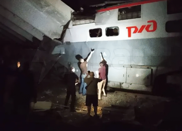Rusya’da Korkunç Tren Kazası: Köprü Yolcu Treninin Üzerine Çöktü! Saldırı mı, Kaza mı?