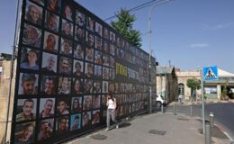 İsrail Gazze’de savaşı sürdürürken, Hamas elindeki kozu kaybedebilir