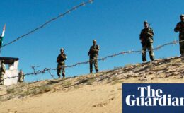 Hint birlikleri ölü Pakistanlı adamı çekiyor, yetkililer diyor