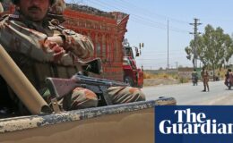 Pakistan Hindistan’ı okul otobüsüne şüpheli intihar saldırısından suçluyor