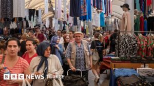 İkinci Enflasyon Raporu: 'Rakamlar sabit, mesajlar kırılgan' - BBC News Türkçe