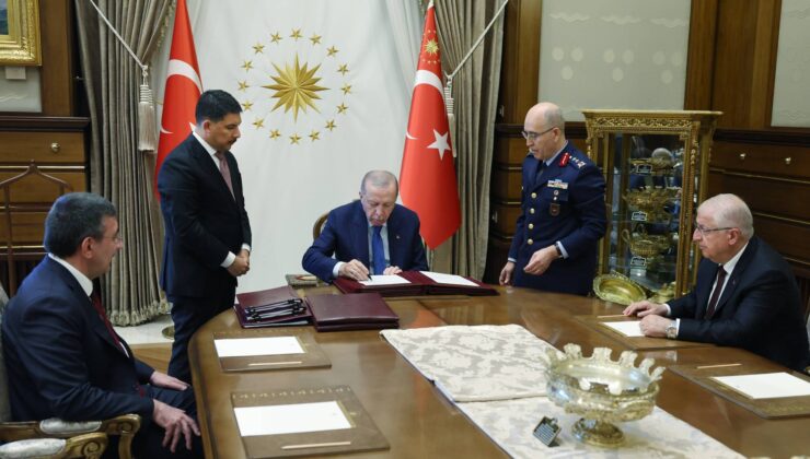 Deniz Zeyrek: Metin Gürak son anda emekliye sevk edildi, karar Yaşar Güler için de sürpriz oldu