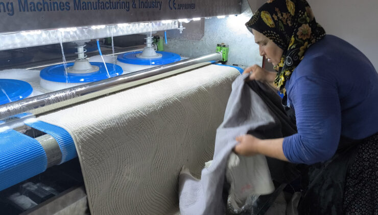 Vatandaş halı yıkama fiyatlarından, yıkamacılar artan maliyetlerden şikayetçi: “Ya ucuz yıka ya elde yıkayalım” diyorlar