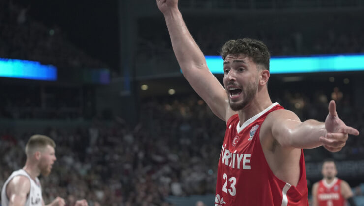 12 Dev Adam, Avrupa Basketbol Şampiyonası'na galibiyetle başladı