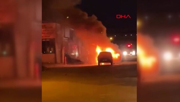 Seyir halindeki otomobil alev aldı