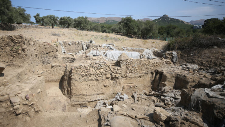 Çanakkale'de 8 bin 800 yıllık 5 mimari yapı gün yüzüne çıkarıldı