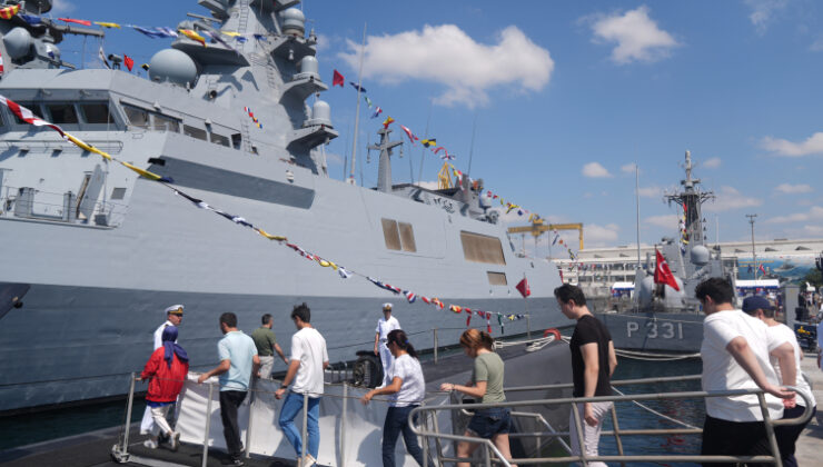 TEKNOFEST Mavi Vatan'da denizaltılara ziyaretçilerden yoğun ilgi