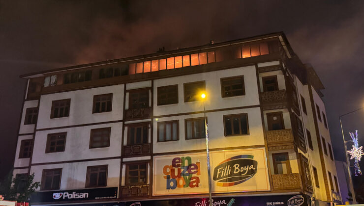 Erzurum'da restoranda çıkan yangın yandaki binalara sıçradı