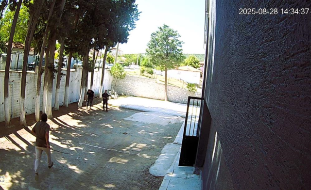 Belediye Başkanı, zabıtaların sırtında sopa kırdı