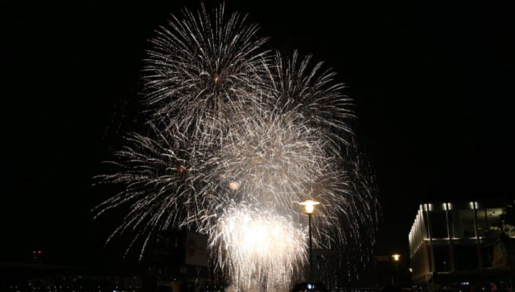 İstanbul'da havai fişek ile meşalelerin satışı ve kullanımı yasaklandı