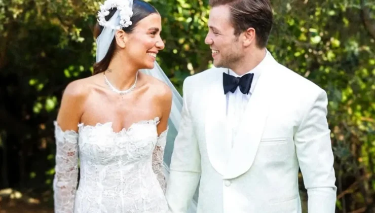 Doğuma günler kala Tolga Sarıtaş ve eşi Çeşme tatiline çıktı