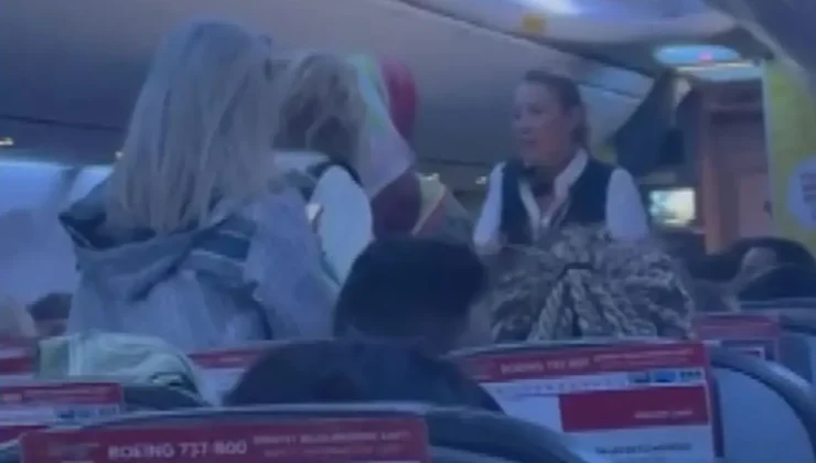 Uçağın tekeri piste değdiği gibi ayağa kalktılar, kabin memurları polis çağırdı