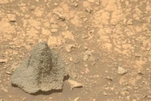 NASA'nın yeni keşfi: Mars'taki şapka şeklinde kaya merak uyandırdı