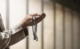 CUMA GÜNÜ ÇEKİLECEK TESBİHLER, ZİKİRLER, ESMALAR! Cuma günü okunacak dualar ve sureler neler?