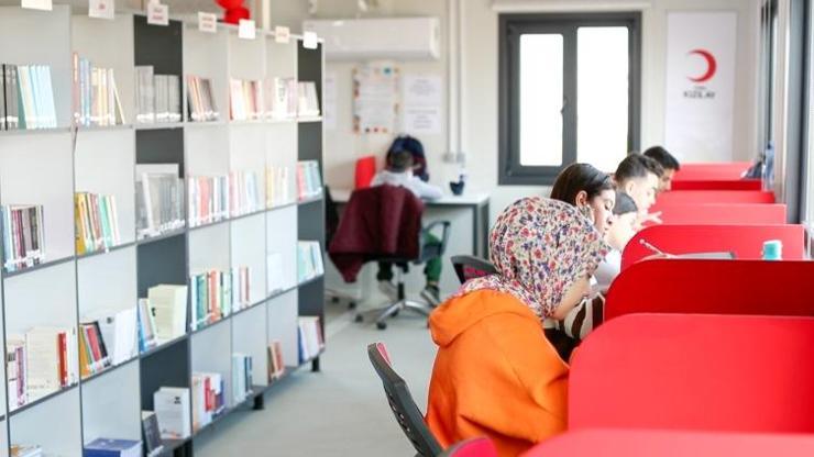 Kızılayın deprem bölgesindeki kütüphanelerinden 504 öğrenci üniversiteye yerleşti – Son Dakika Haberleri CNN Türk