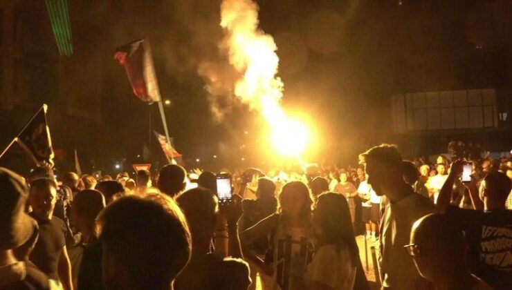 Sırbistan sokakları durulmuyor! Erken seçim isteyen muhalifler yine eylem yaptı | Video