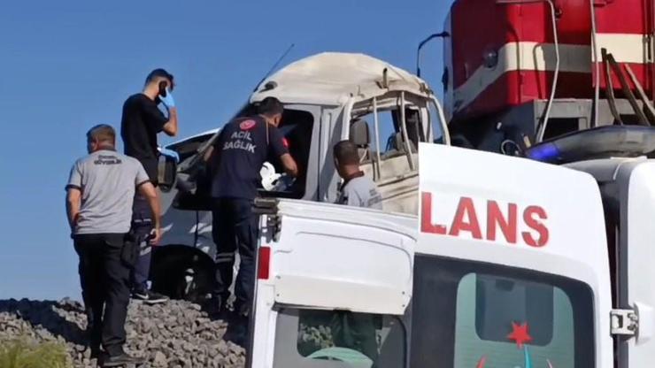 Elazığ’da tren kamyonete çarptı: 1 yaralı – Son Dakika Haberler CNN Türk