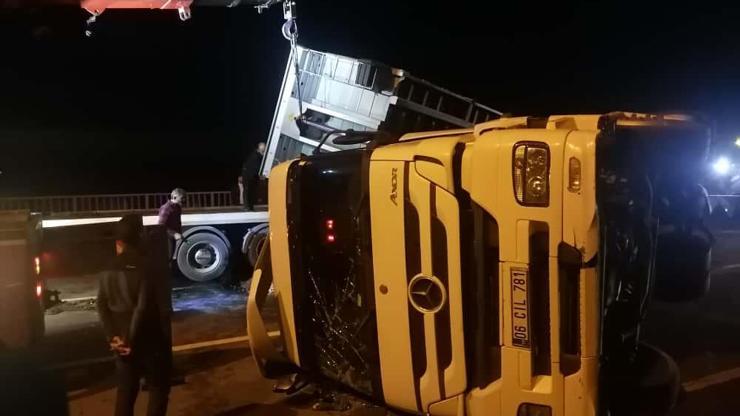 Karadeniz Sahil Yolunda TIR kazası: 2 kişi yaralandı – Günün Haberleri CNN Türk