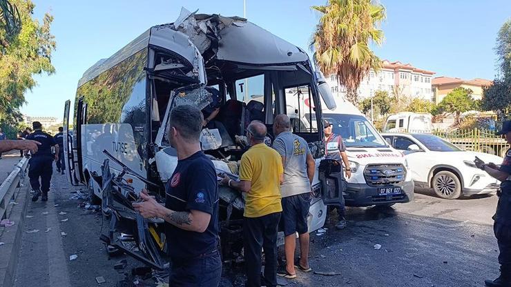 Tur otobüsüyle yolcu midibüsü çarpıştı: 2si ağır 15 yaralı – CNN Türk Haberler Son Dakika