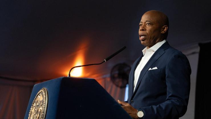 New York Belediye Başkanı Adams, seçim kampanyasından çekildi – Son Dakika Dünya Haberleri CNN Türk