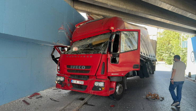 "Navigasyon yönlendirdi" dedi, kamyon alt geçide takıldı