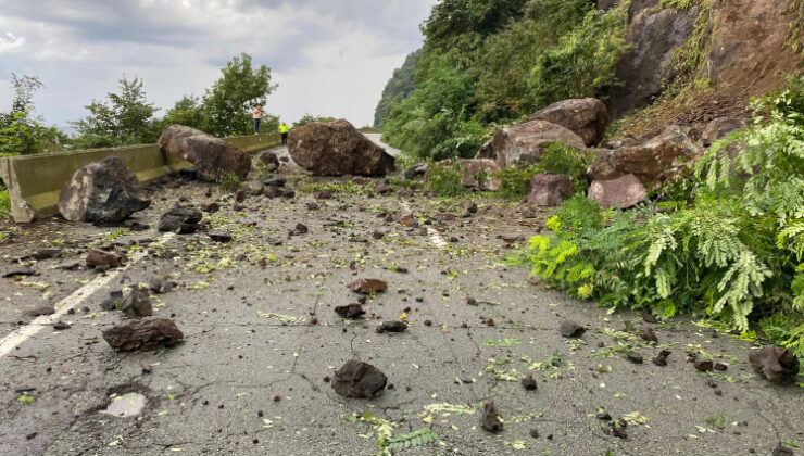 Karadeniz Sahil Yolu ulaşımında aksama yaşandı