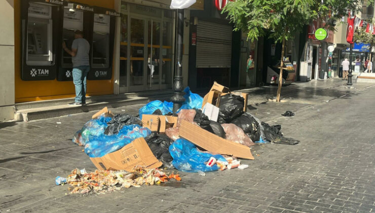 İzmir'de sokaklar yine çöp yığınlarıyla doldu