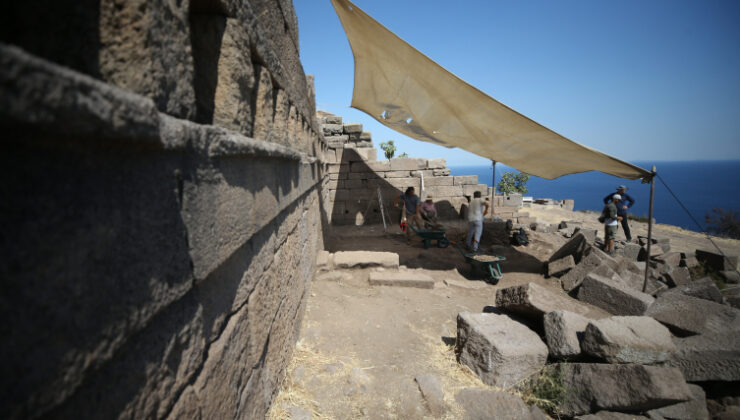 Assos’ta 3 bin 500 yıllık sütunlar gün yüzüne çıkarılıyor