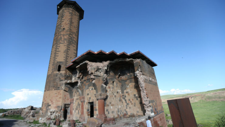 Anadolu'da yapılan ilk Türk camisi Ebu'l Menuçehr asırlardır geçmişin izlerini taşıyor