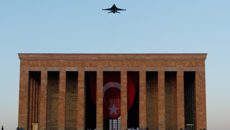 Zaferin 103. yıl dönümünde SOLOTÜRK’ten saygı uçuşu