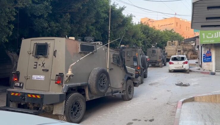 İşgalci İsrail, Batı Şeria'da düzenlediği baskınlarda 11 Filistinliyi gözaltına aldı
