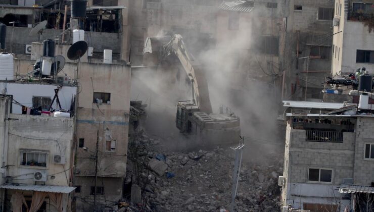 İşgalci İsrail ordusu Batı Şeria’da Filistinlilere ait 2 evi yıktı