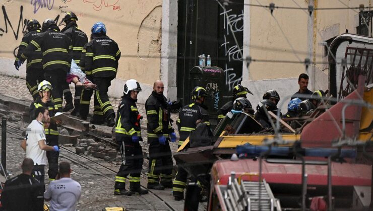 Portekiz'de tramvayın raydan çıktığı kazada 15 kişi öldü, 18 kişi yaralandı