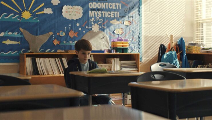 Silahların anlatıcısının gizemini ve kimliğinin neden bu kadar önemli olduğunu keşfetmek