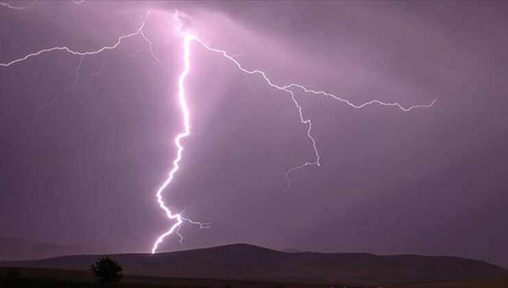 Hayvan otlatırken yıldırım isabet eden baba ile oğlu öldü