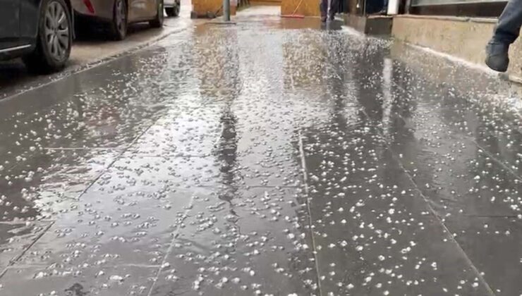 Bitlis’te kar yağışı: 20 köy yolu ulaşıma kapandı