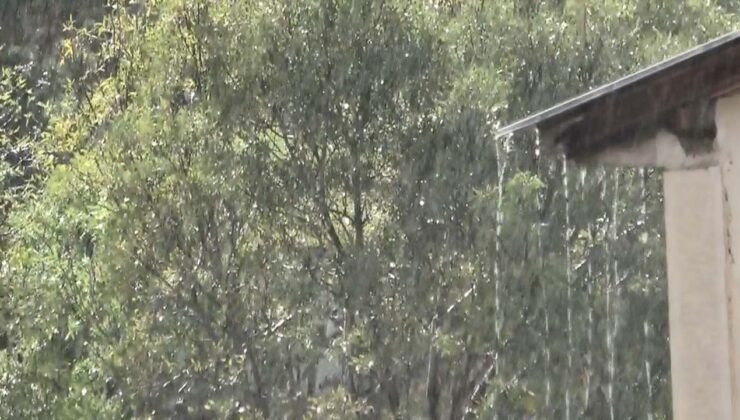 Tunceli’de gök gürültü sağanak yağış etkili oldu