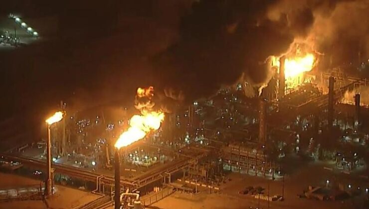 ABD’de rafineride dev patlama – Son Dakika Dünya Haberleri CNN Türk | Video