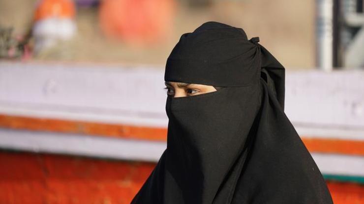 İtalya’nın gündemindeki yasa teklifi: Peçe ve burka yasağı – Dünya Haberleri CNN TÜRK