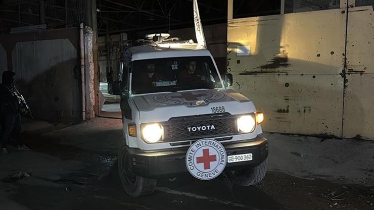 İsrail, Kızılhaç’ın Hamastan 4 İsrailli esirin cesedini teslim aldığını açıkladı – Son Dakika Dünya Haberleri CNN Türk