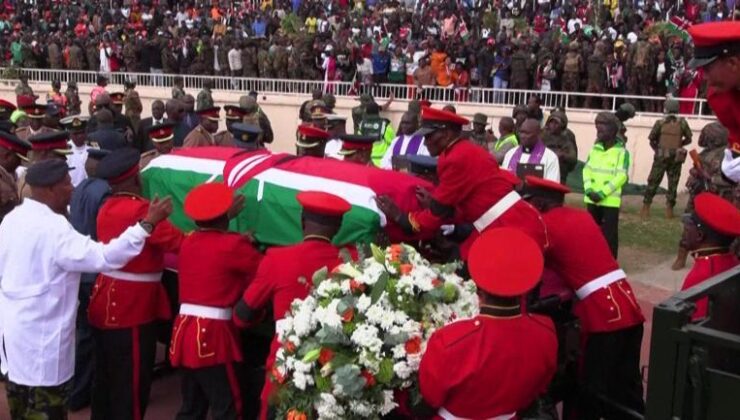 Kenyada cenazede yine izdiham | Video