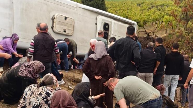 Denizli'de feci kaza! Tur midibüsü devrildi: 1 ölü, 32 yaralı