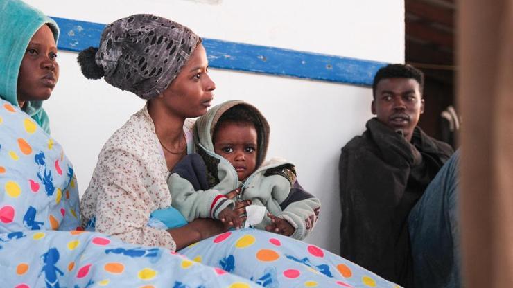 Yunanistan düzensiz göçmenlere bu formu dağıtacak: Ülkeyi gönüllü terket, hapse girme – Son Dakika Dünya Haberleri CNN Türk